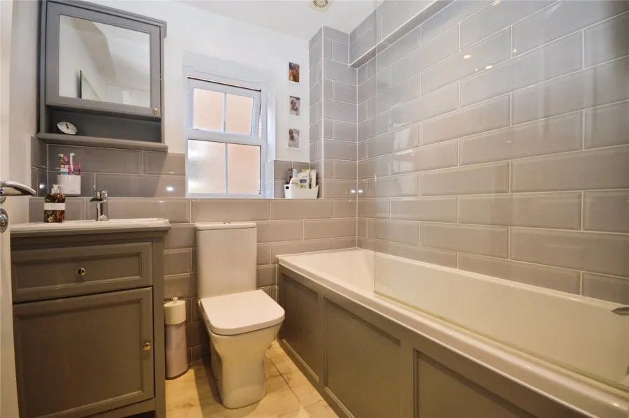 with 3 bedrooms in Stansted, CM24, photo 9