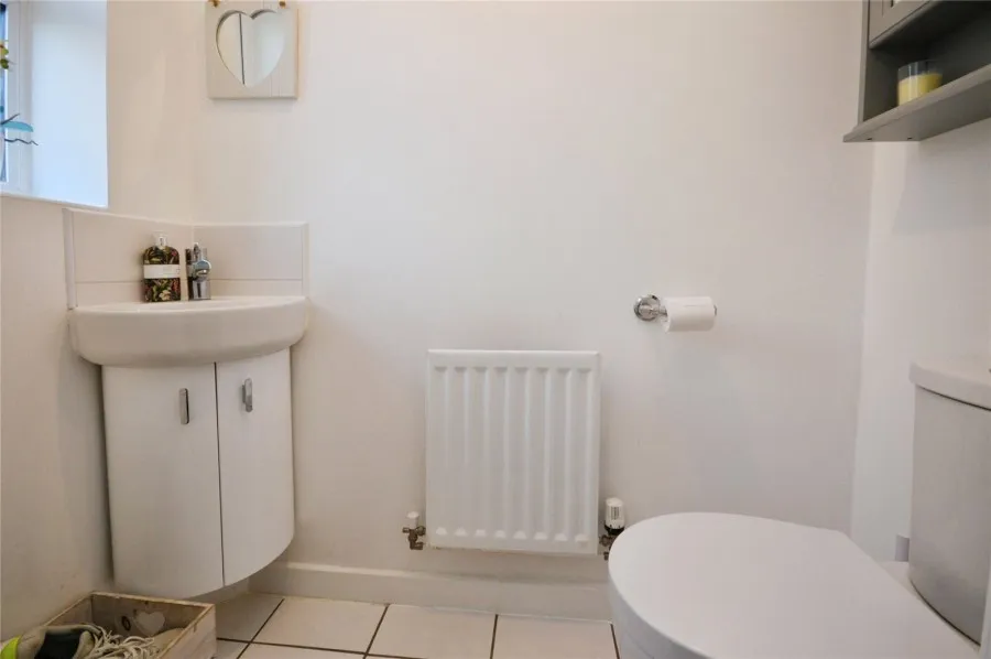 with 3 bedrooms in Stansted, CM24, photo 17