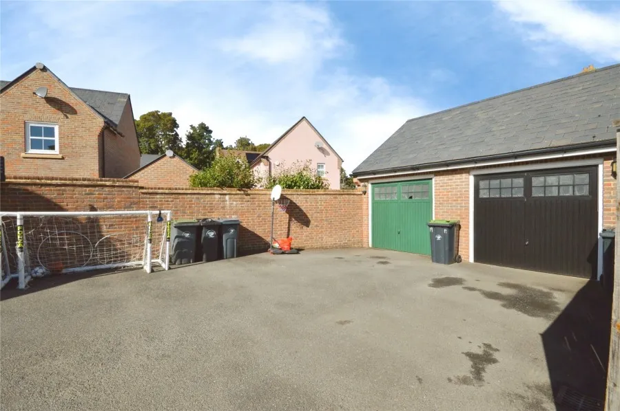 with 3 bedrooms in Stansted, CM24, photo 12