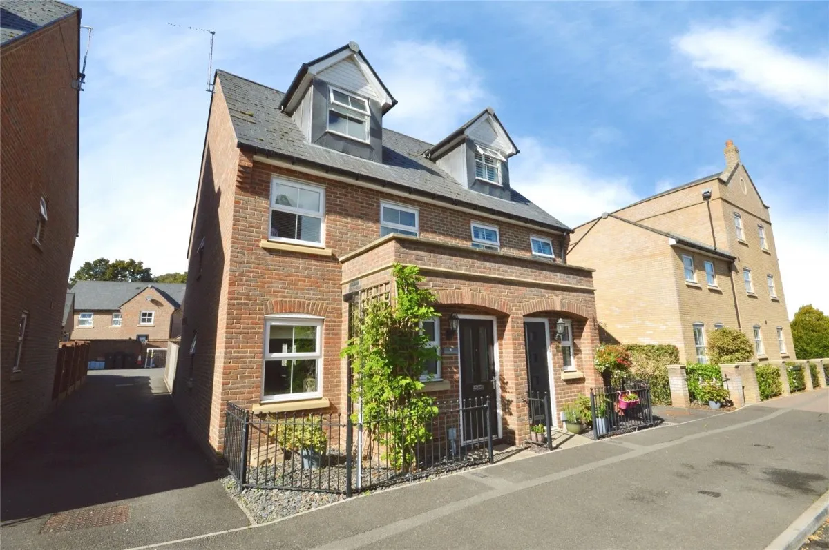 3 bed house for sale, with 3 bedrooms in Stansted, CM24