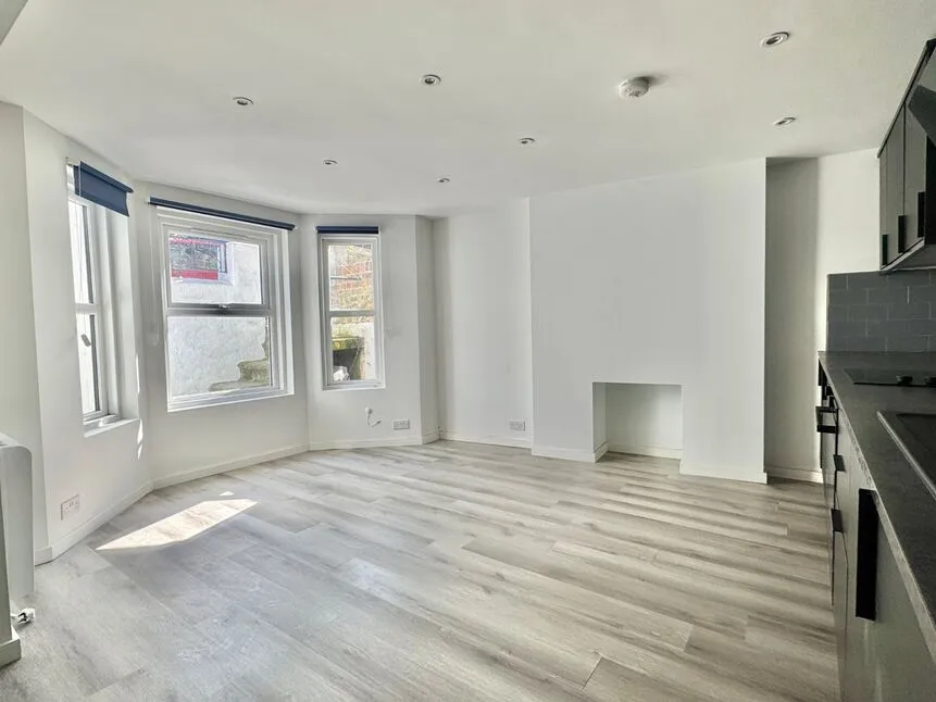 Bradstone Avenue, Kent, CT19, photo 10