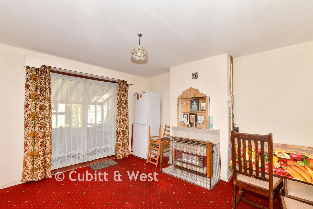 Denchers Plat, Langley Green, RH11, photo 6