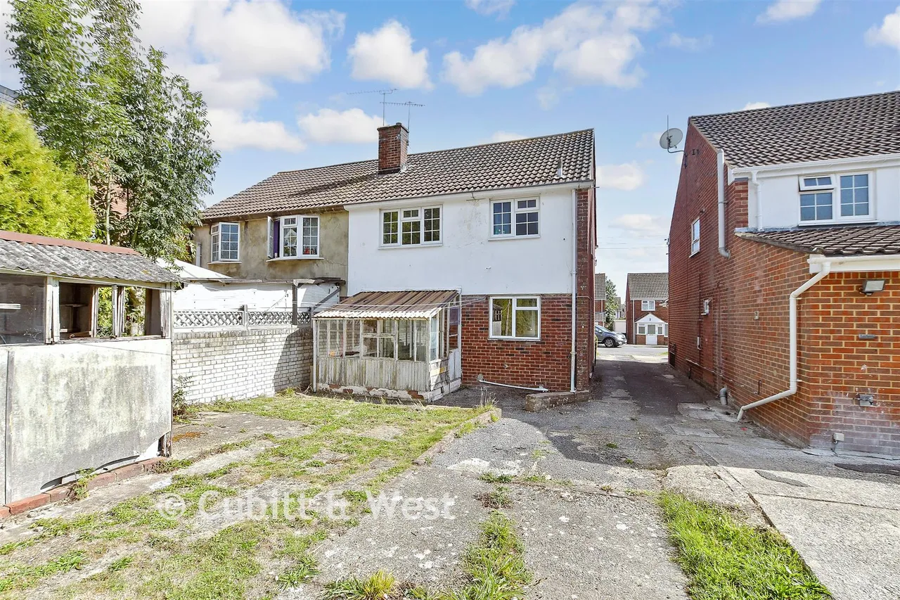 Denchers Plat, Langley Green, RH11, photo 11