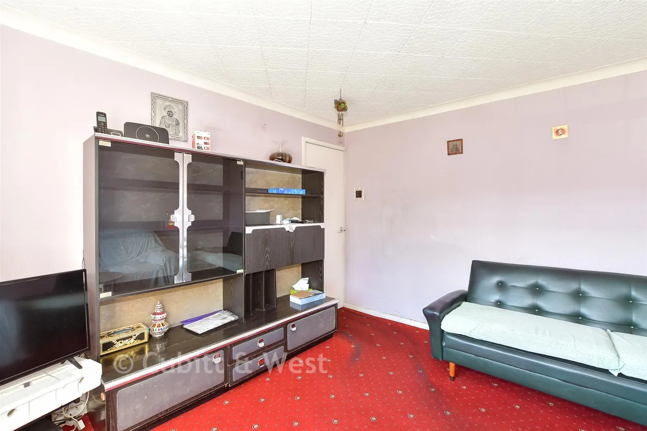 Denchers Plat, Langley Green, RH11, photo 5