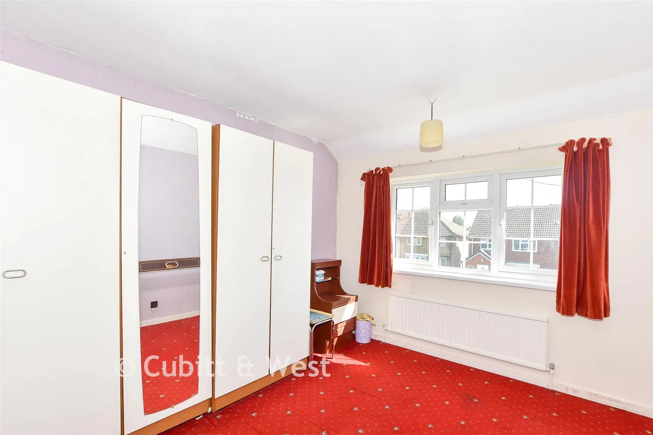 Denchers Plat, Langley Green, RH11, photo 8