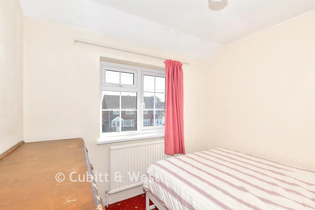 Denchers Plat, Langley Green, RH11, photo 9
