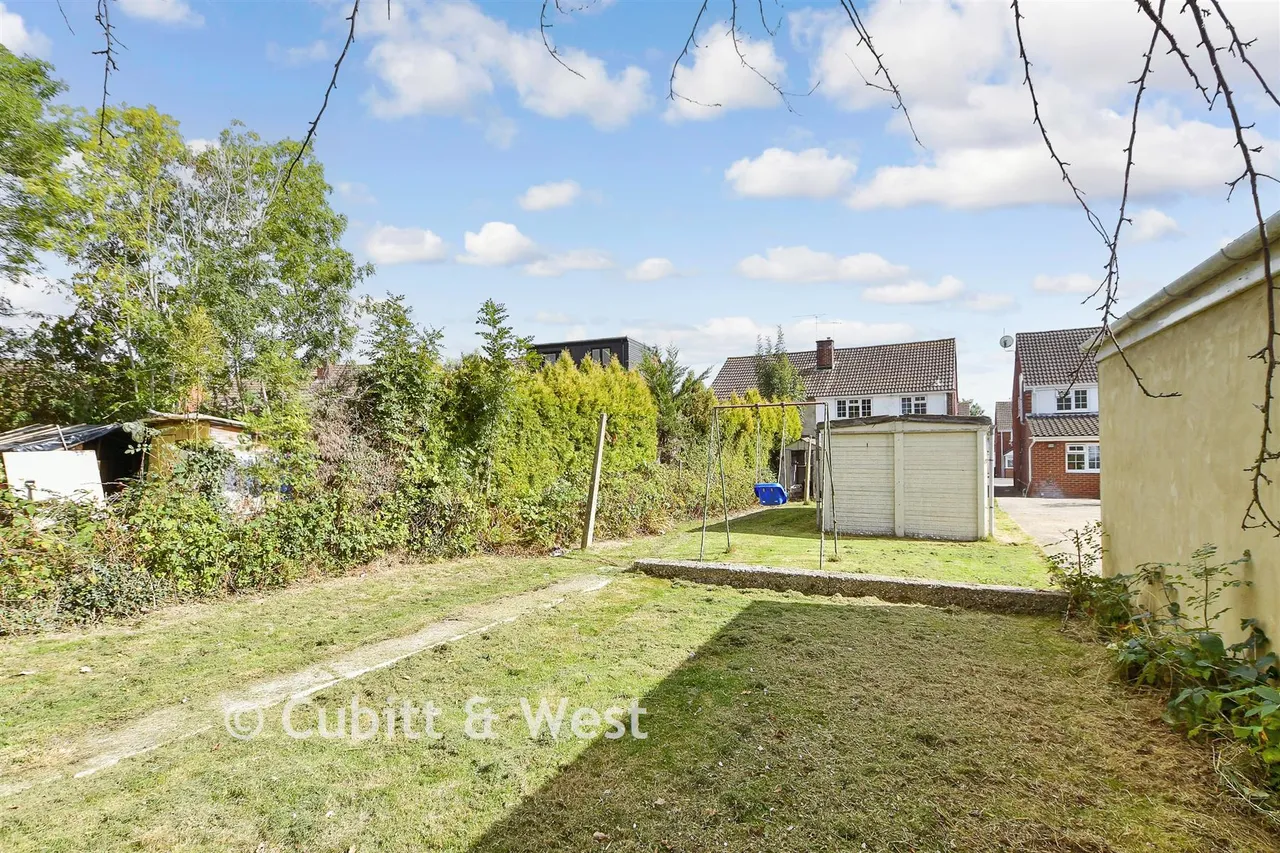 Denchers Plat, Langley Green, RH11, photo 14
