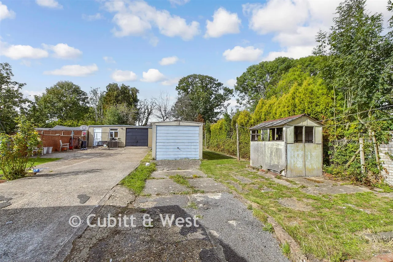 Denchers Plat, Langley Green, RH11, photo 12