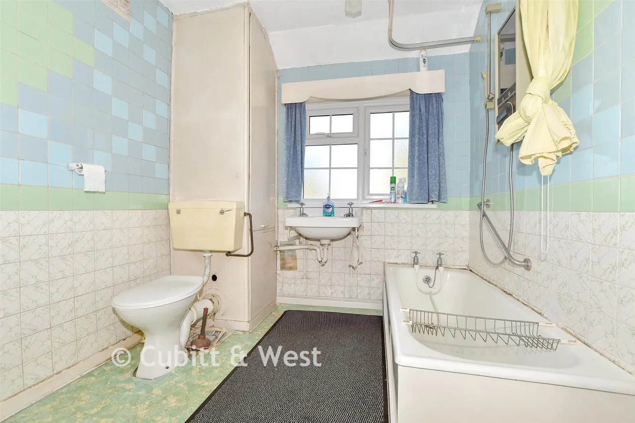 Denchers Plat, Langley Green, RH11, photo 10