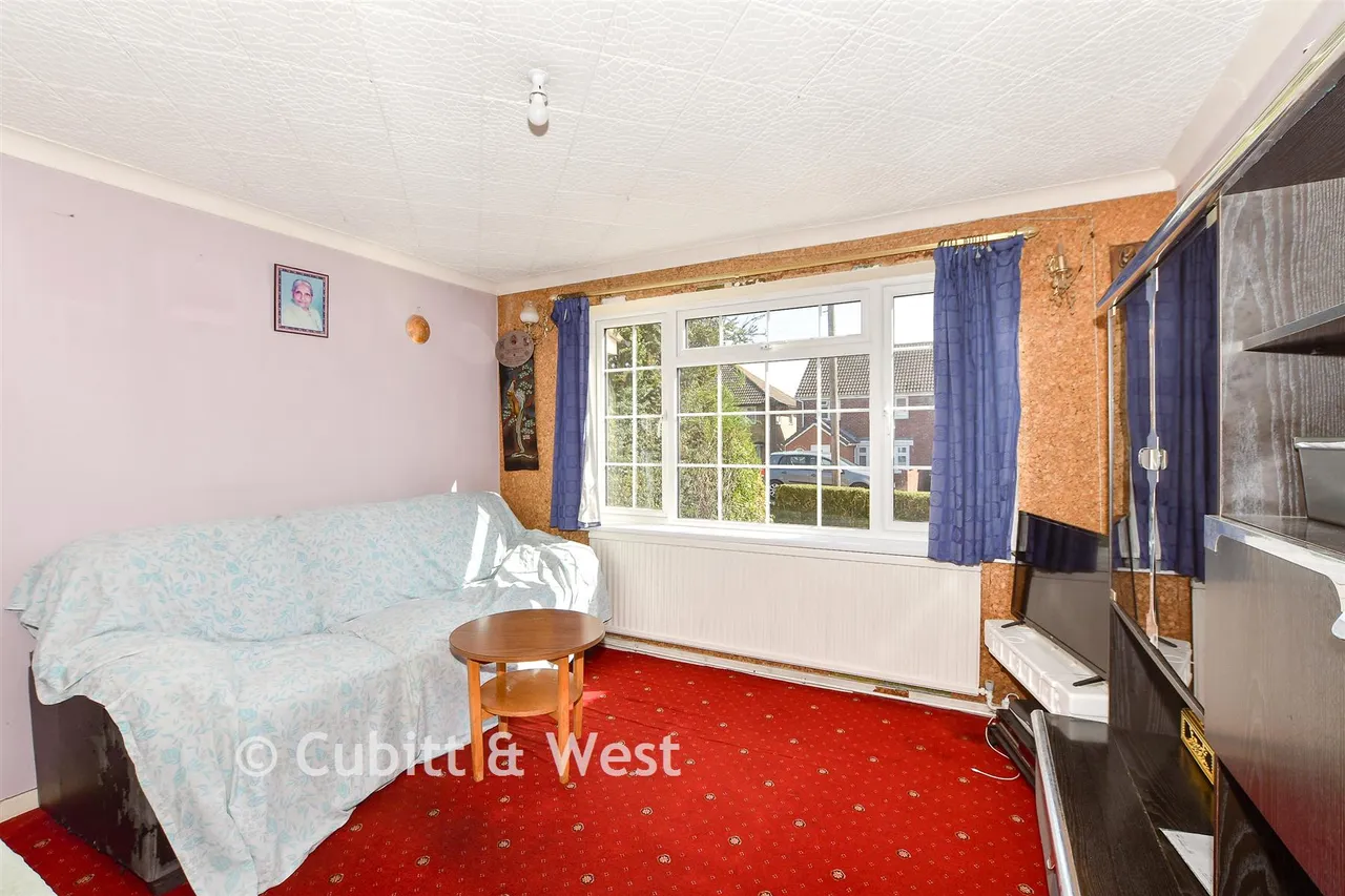 Denchers Plat, Langley Green, RH11, photo 4
