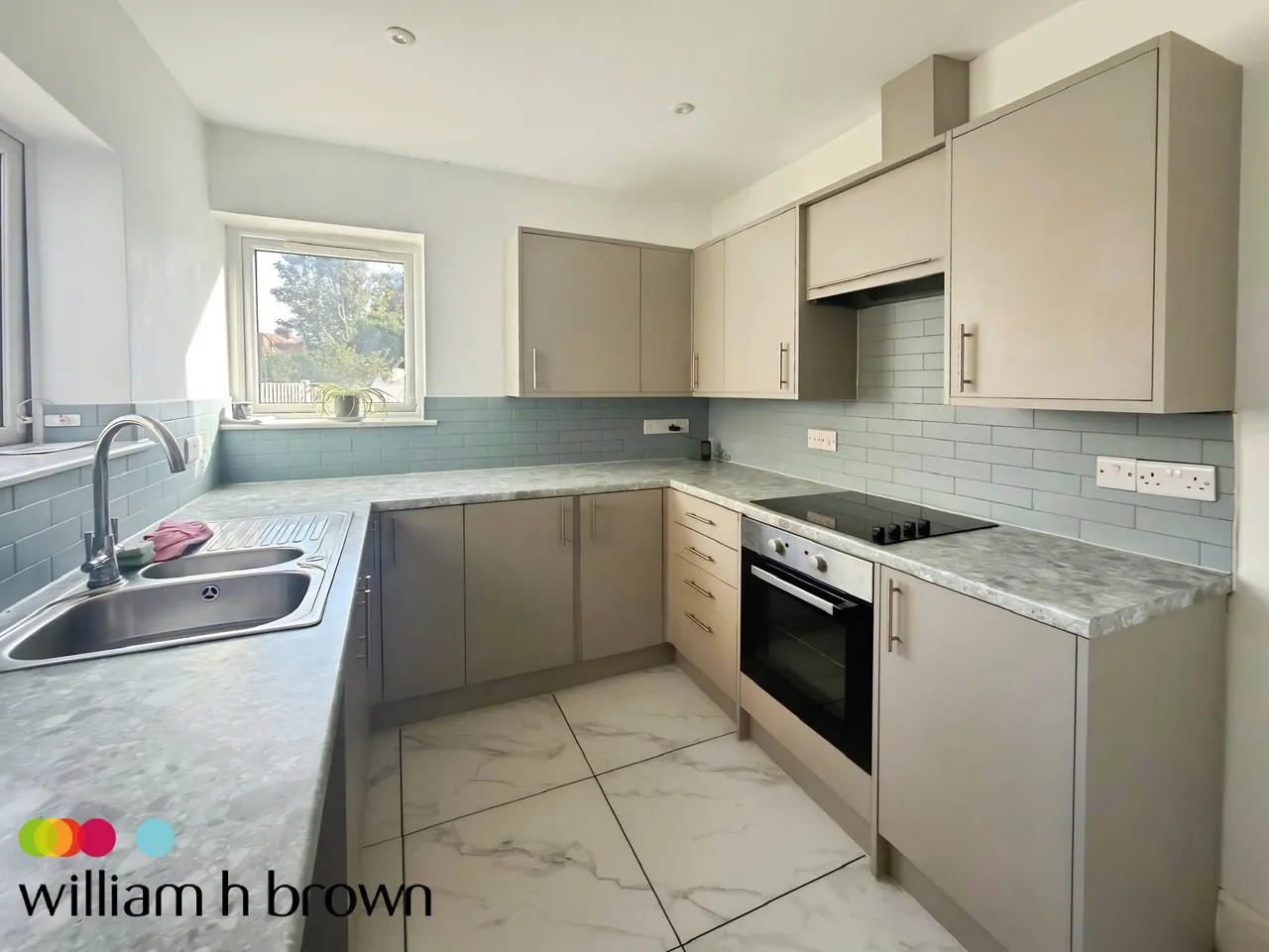Old Road, Clacton-On-Sea, CO15, photo 2
