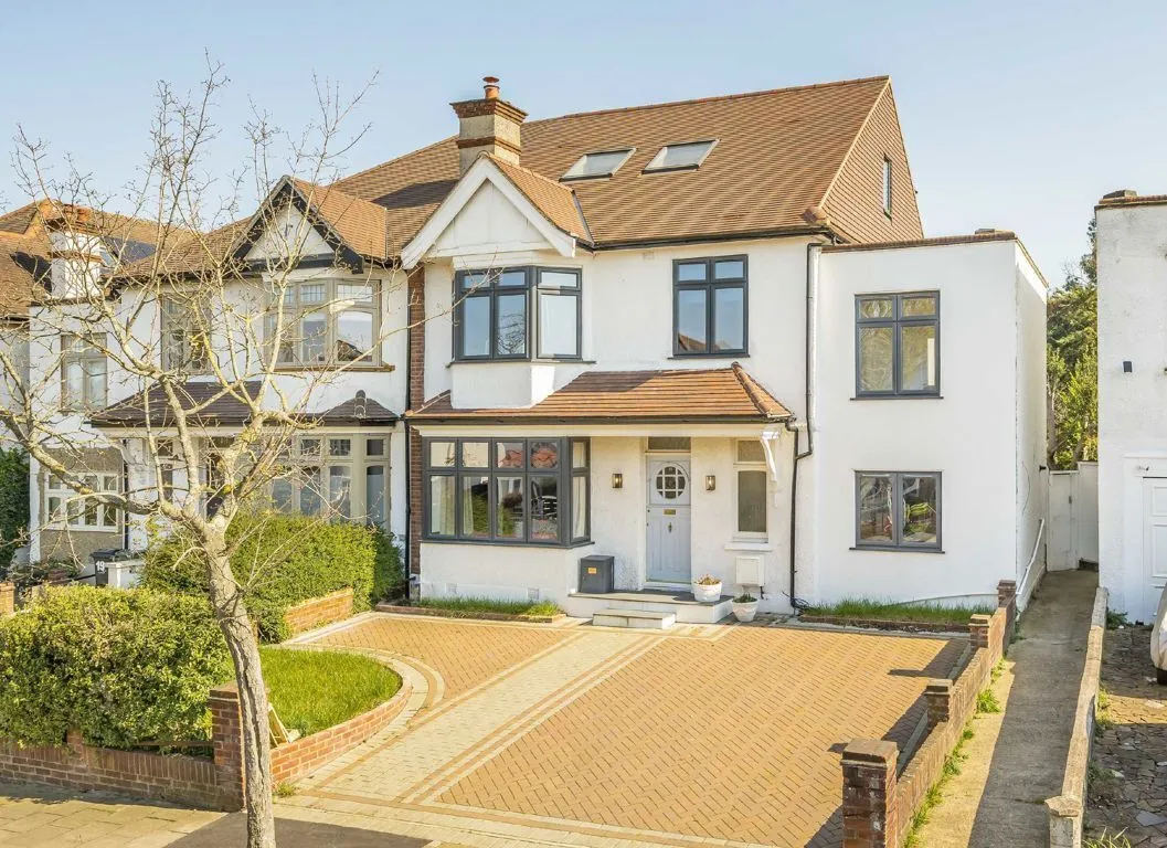 5 bed flat for sale, Abbotswood Road, SW16