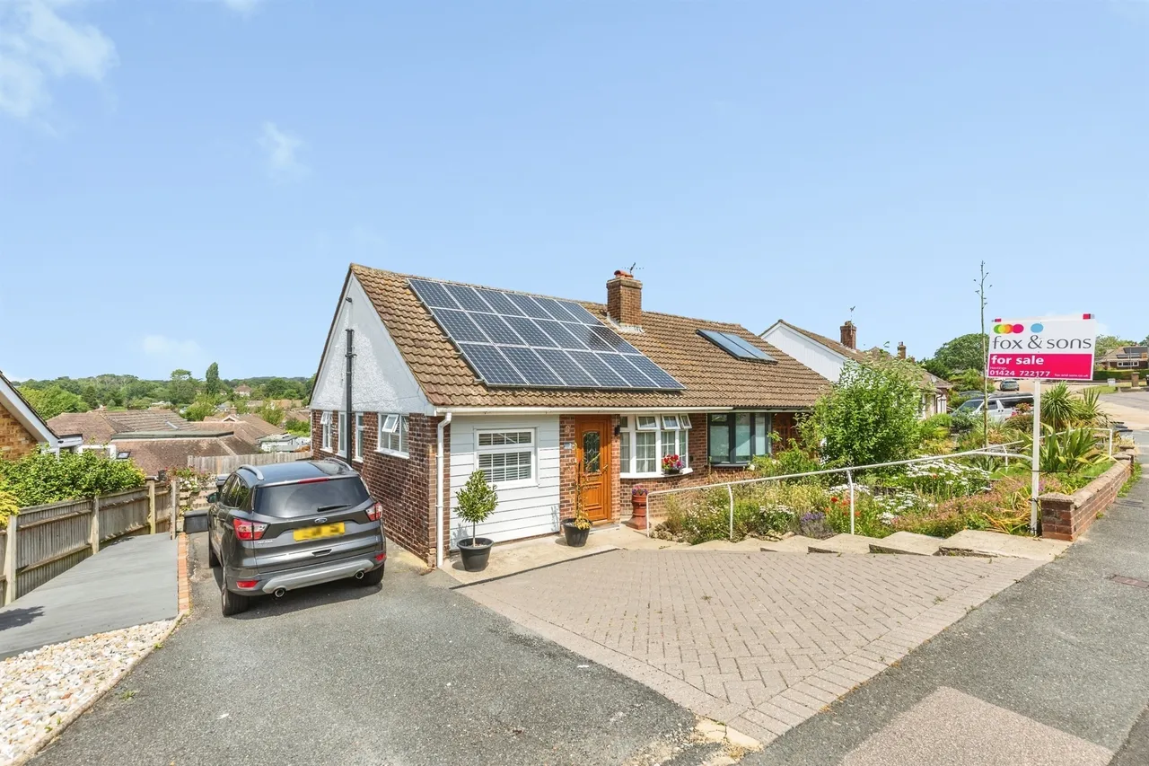 2 bed house for sale — Park Avenue, Hastings
