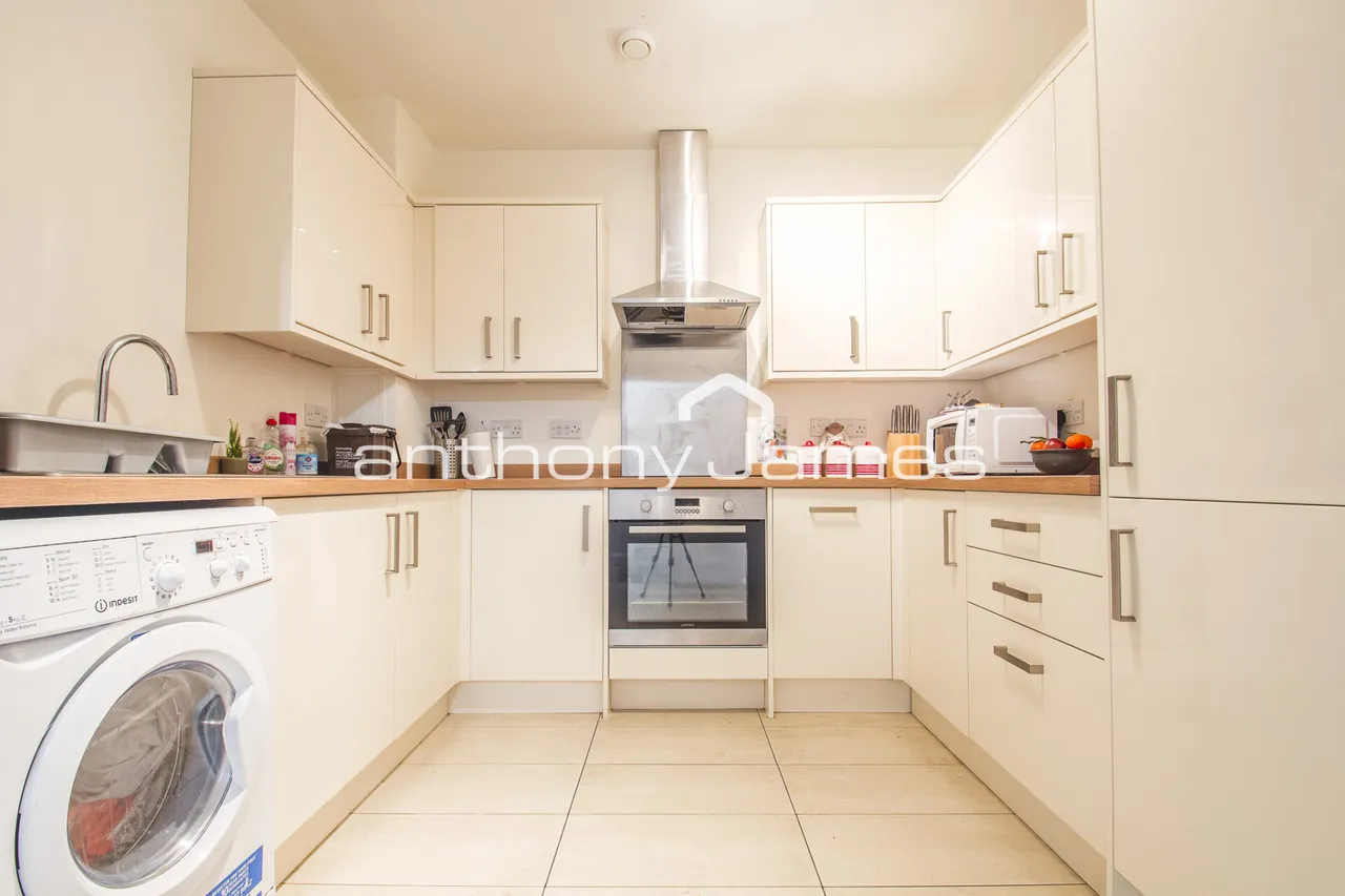 2 bed flat for sale — William Foster Lane, Welling