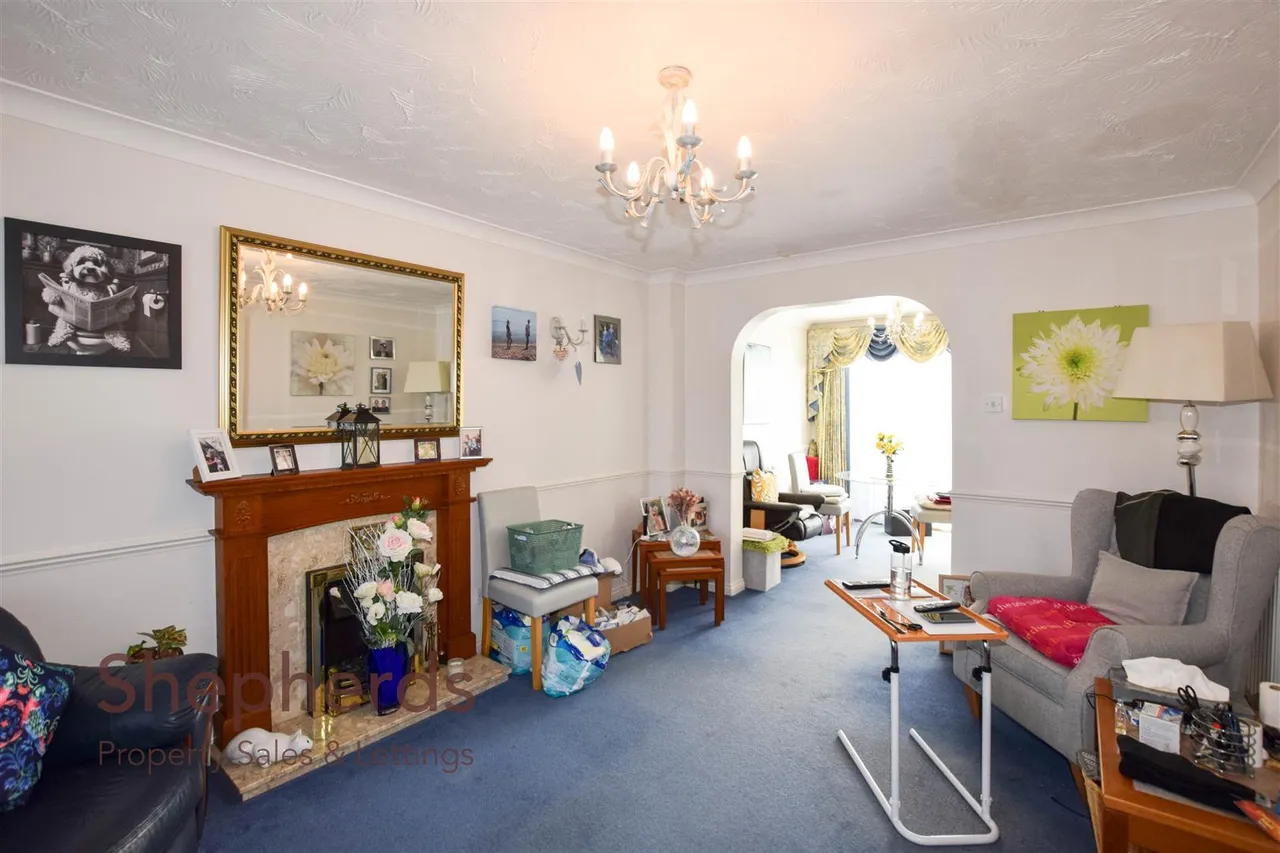 Dahlia Close, West Cheshunt, EN7, photo 3