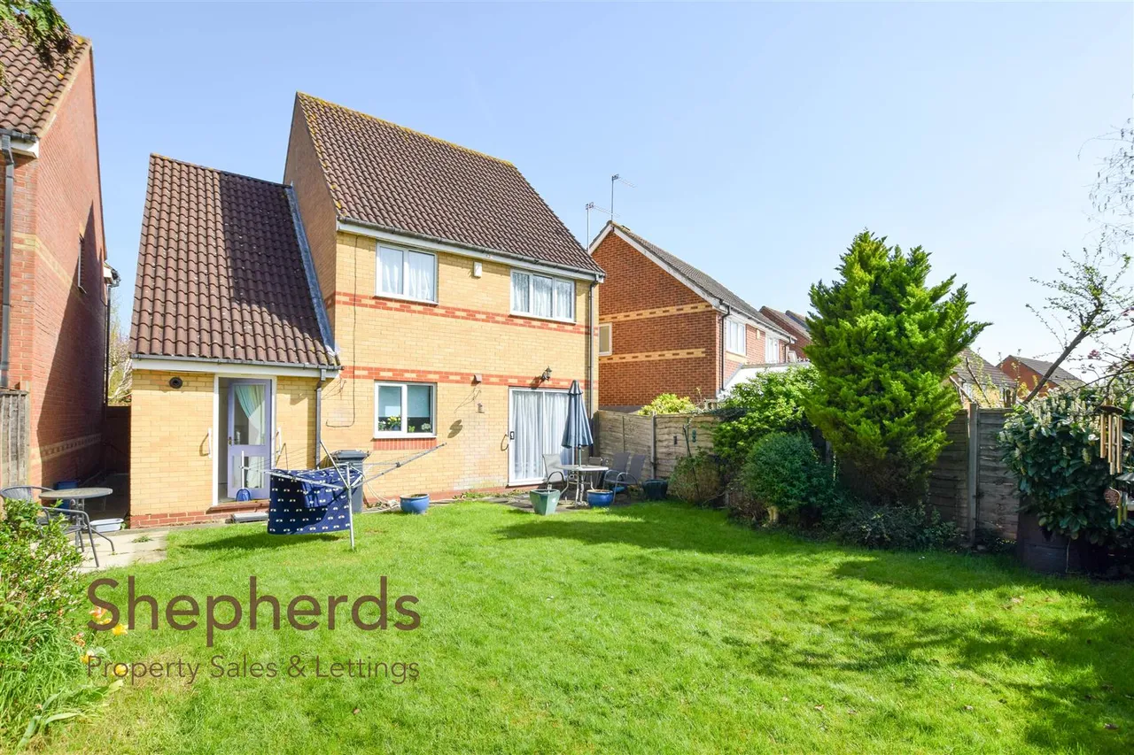Dahlia Close, West Cheshunt, EN7, photo 2