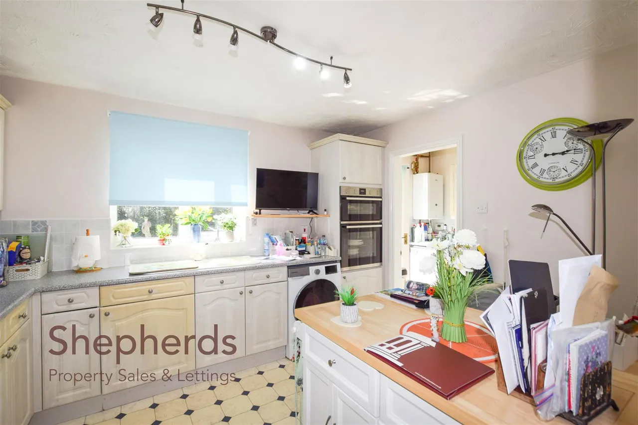 Dahlia Close, West Cheshunt, EN7, photo 7