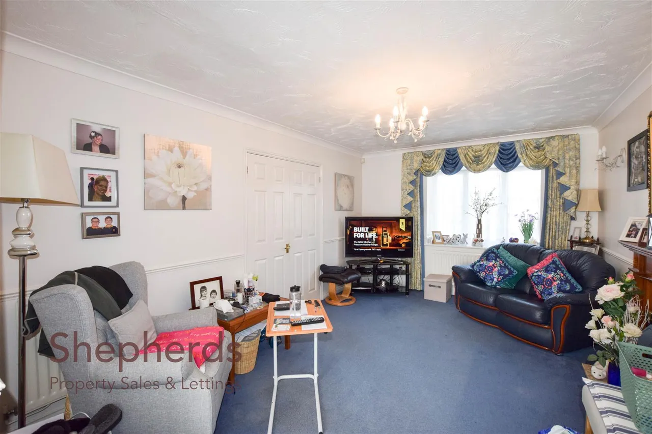 Dahlia Close, West Cheshunt, EN7, photo 4