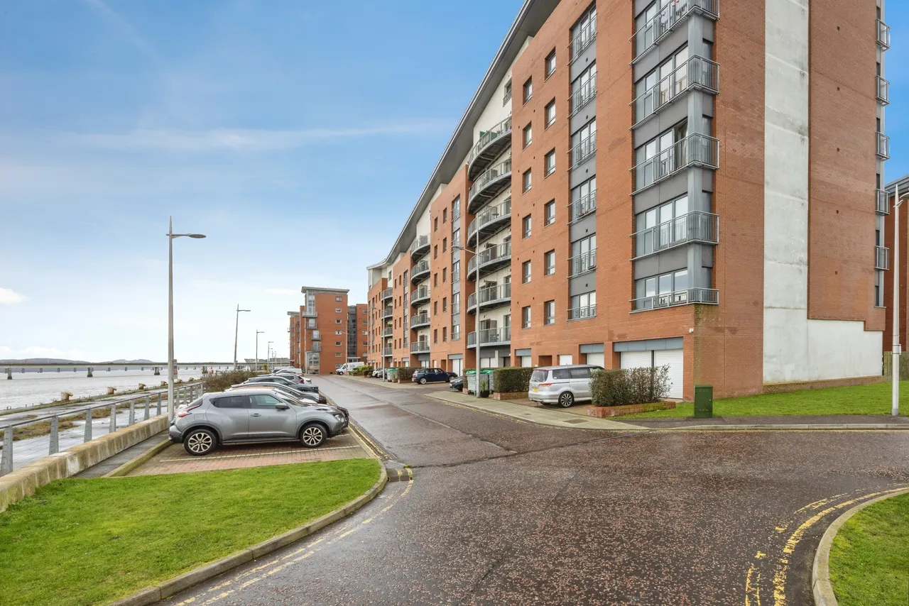 2 bed flat for sale — Gourlay Yard, Dundee