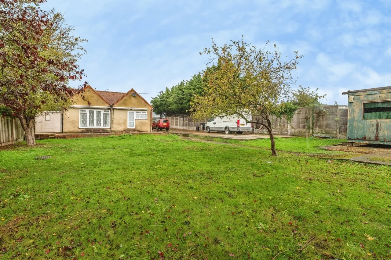 Southend Road, Fobbing, SS17, photo 4