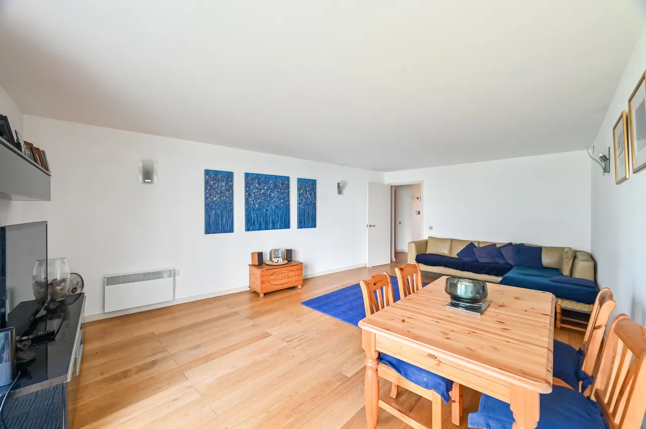 2 bed flat for sale, London, E14