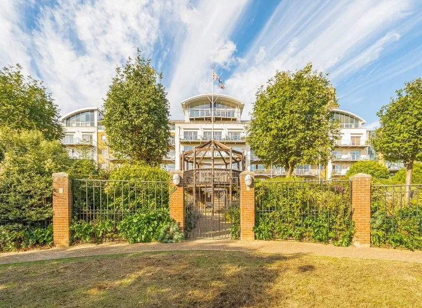 2 bed property for sale, Kew Bridge Road, Brentford, TW8