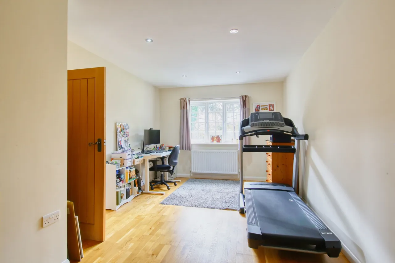 Vicarage Road, Hampton Wick, KT1 4EB, photo 12