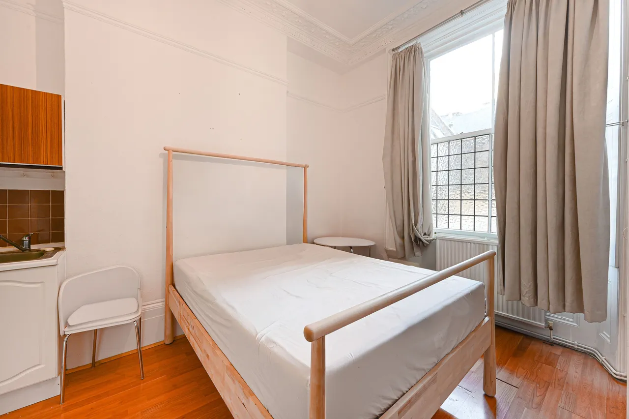 Flat 6, 12 Elvaston Place, London, photo 2