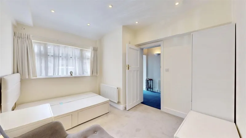 Harewood Road, Isleworth, photo 15