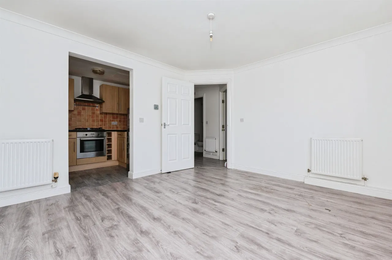 Caspian Way, Purfleet-On-Thames, RM19, photo 3