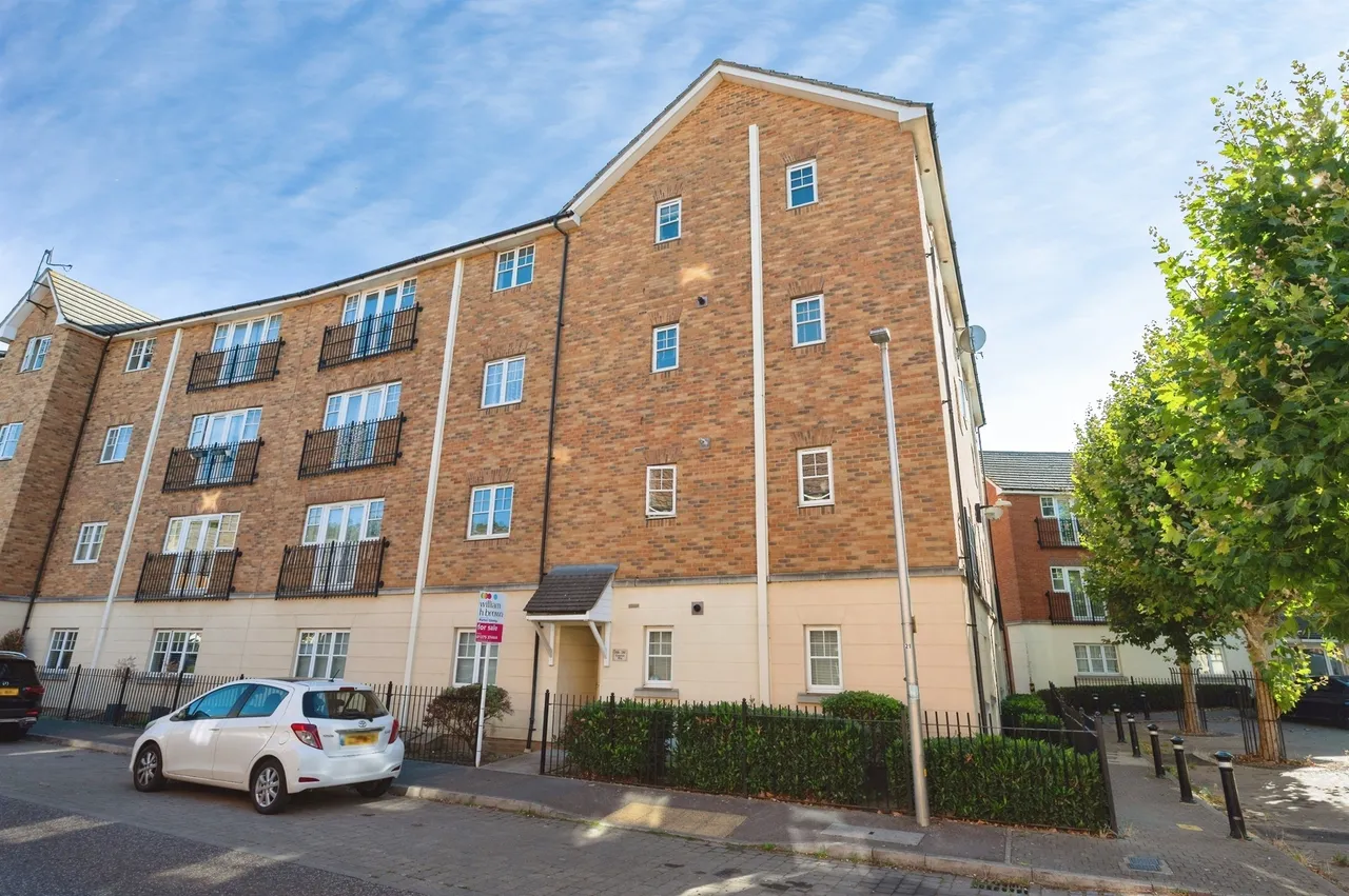 1 bed flat for sale, Caspian Way, Purfleet-On-Thames, RM19
