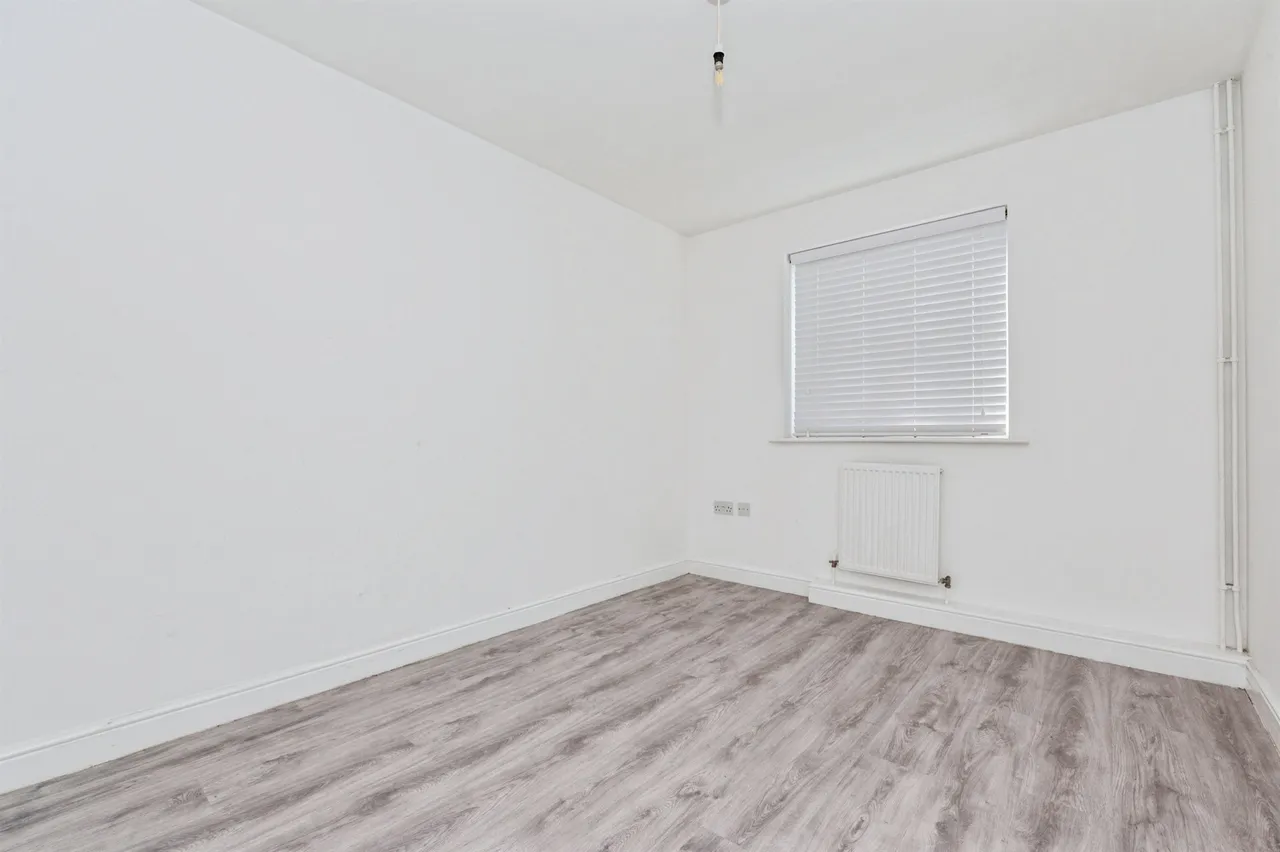 Caspian Way, Purfleet-On-Thames, RM19, photo 8