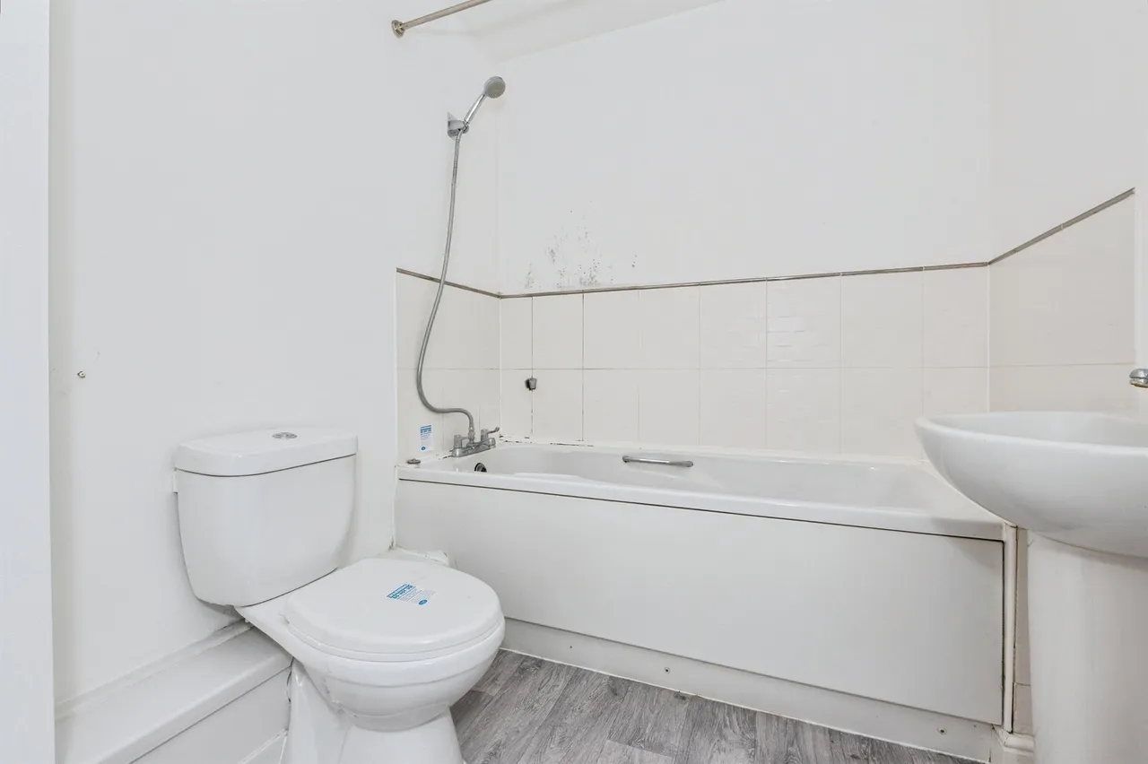 Caspian Way, Purfleet-On-Thames, RM19, photo 9