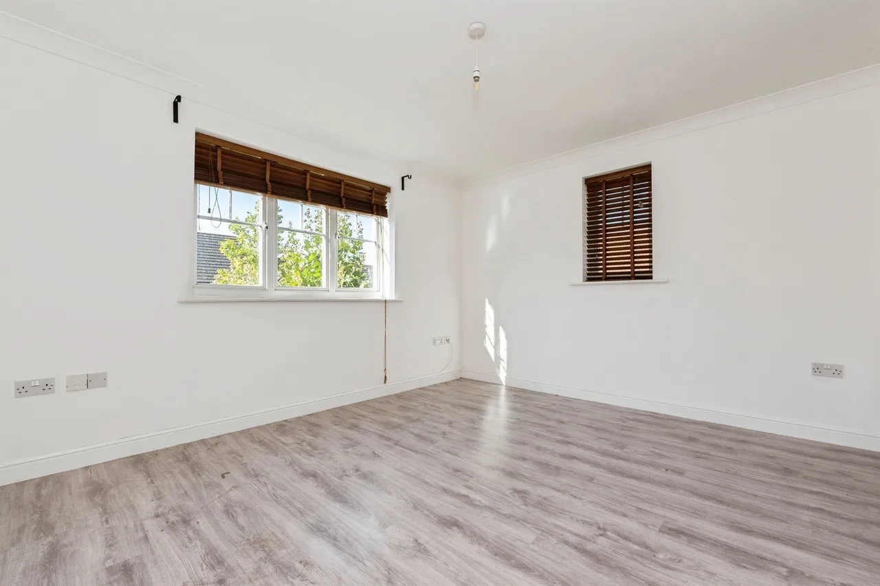 Caspian Way, Purfleet-On-Thames, RM19, photo 6