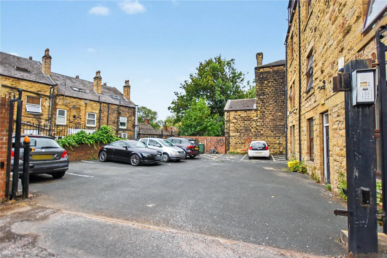 Commercial Street, Morley, LS27, photo 13