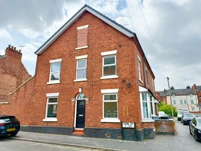 4 bed house to rent — Lord Street, CW2