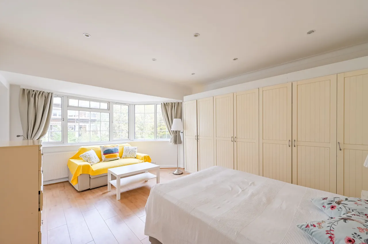 flat to rent — Flat C, 40 Clifton Gardens, London