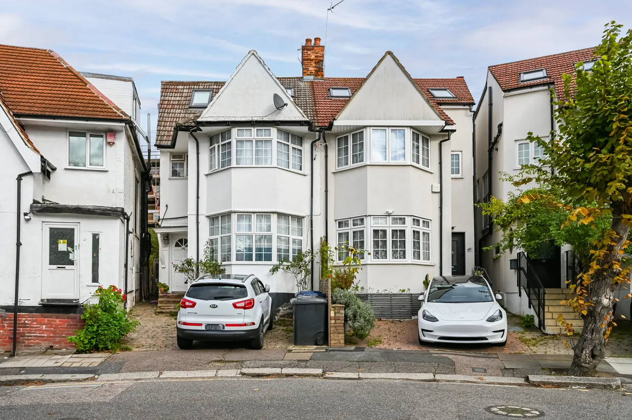 Flat C, 40 Clifton Gardens, London, photo 9