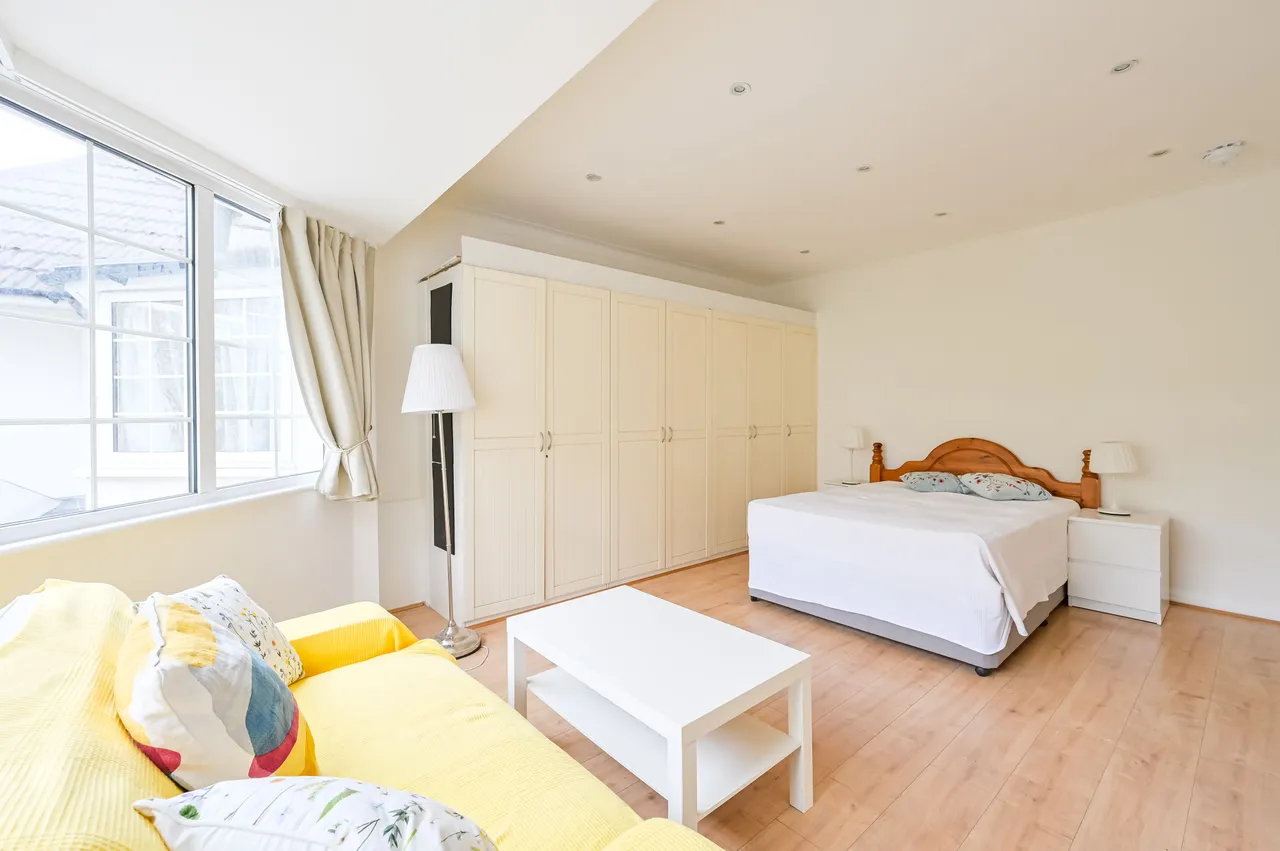 Flat C, 40 Clifton Gardens, London, photo 3