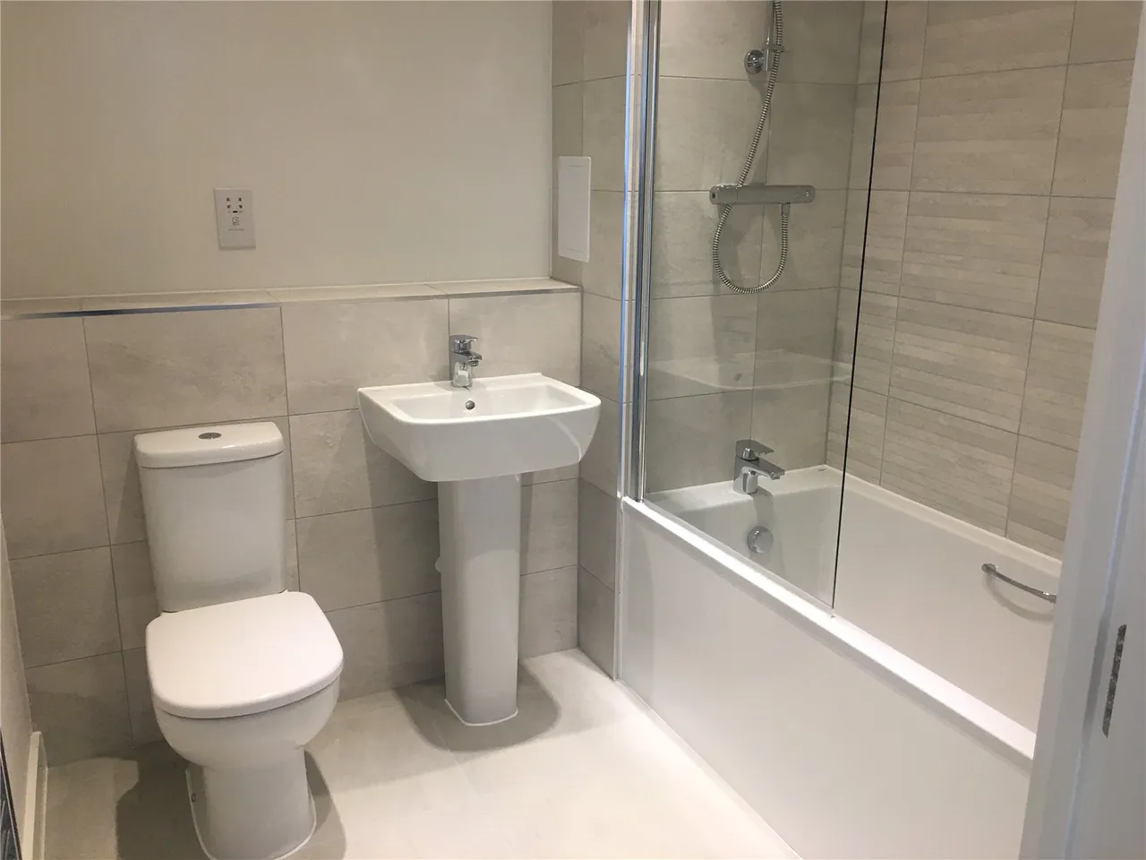 Lakeside Drive, London, NW10, photo 4