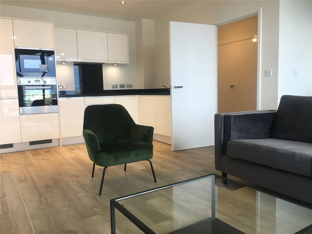 Lakeside Drive, London, NW10, photo 6