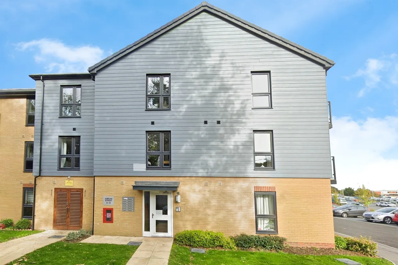 2 bed flat for sale, Jubilee Street, Sittingbourne, ME10