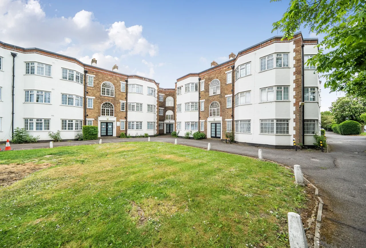 Barons Court, Church Lane, NW9 8AD, photo 2