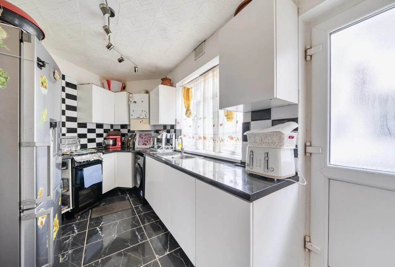 Barons Court, Church Lane, NW9 8AD, photo 5