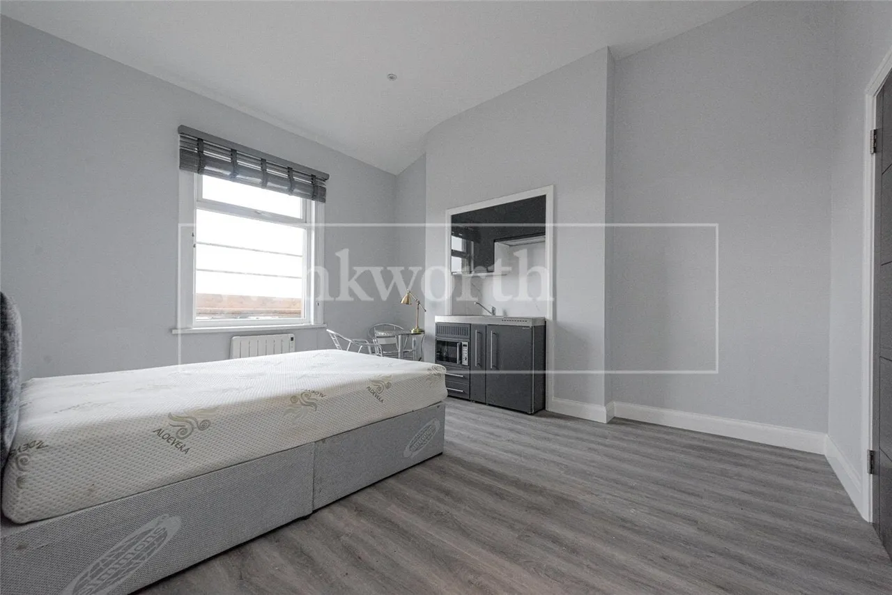Kilburn High Road, London, NW6, photo 2