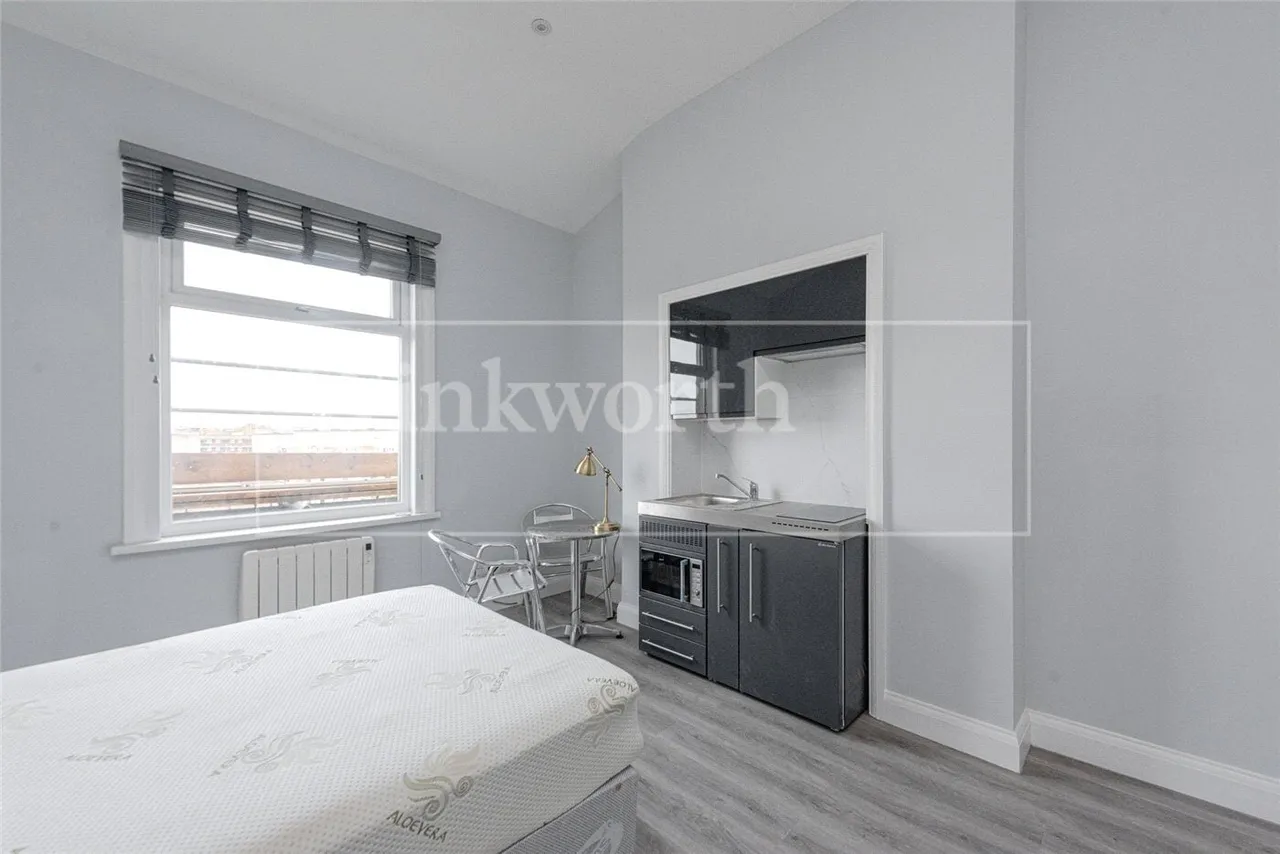 Kilburn High Road, London, NW6, photo 4