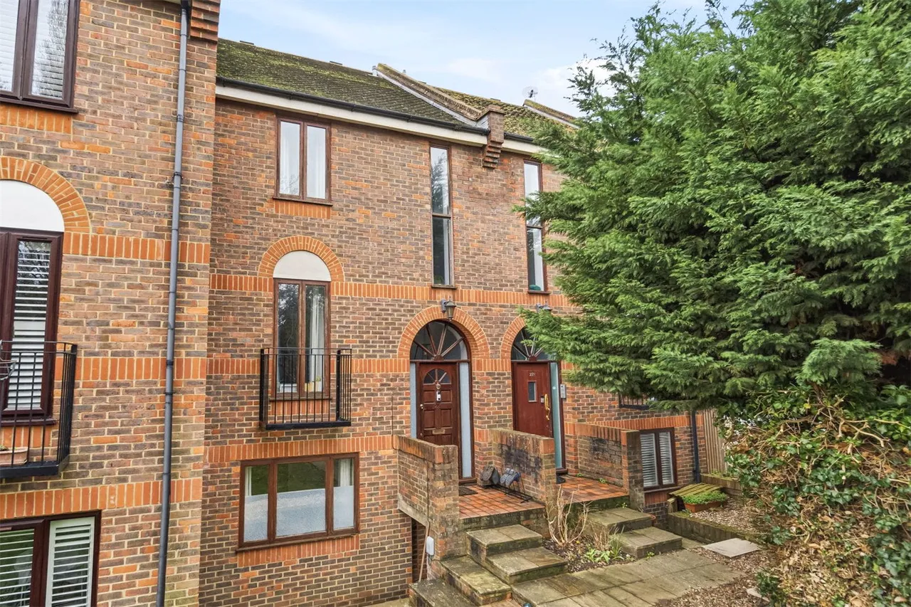 4 bed house for sale — Blandford Road, Teddington, TW11 0LF