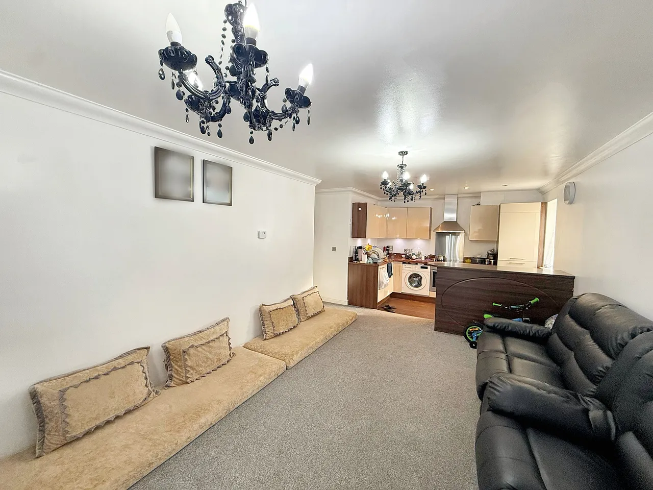 Vicarage Farm Road, Heston, TW5, photo 2