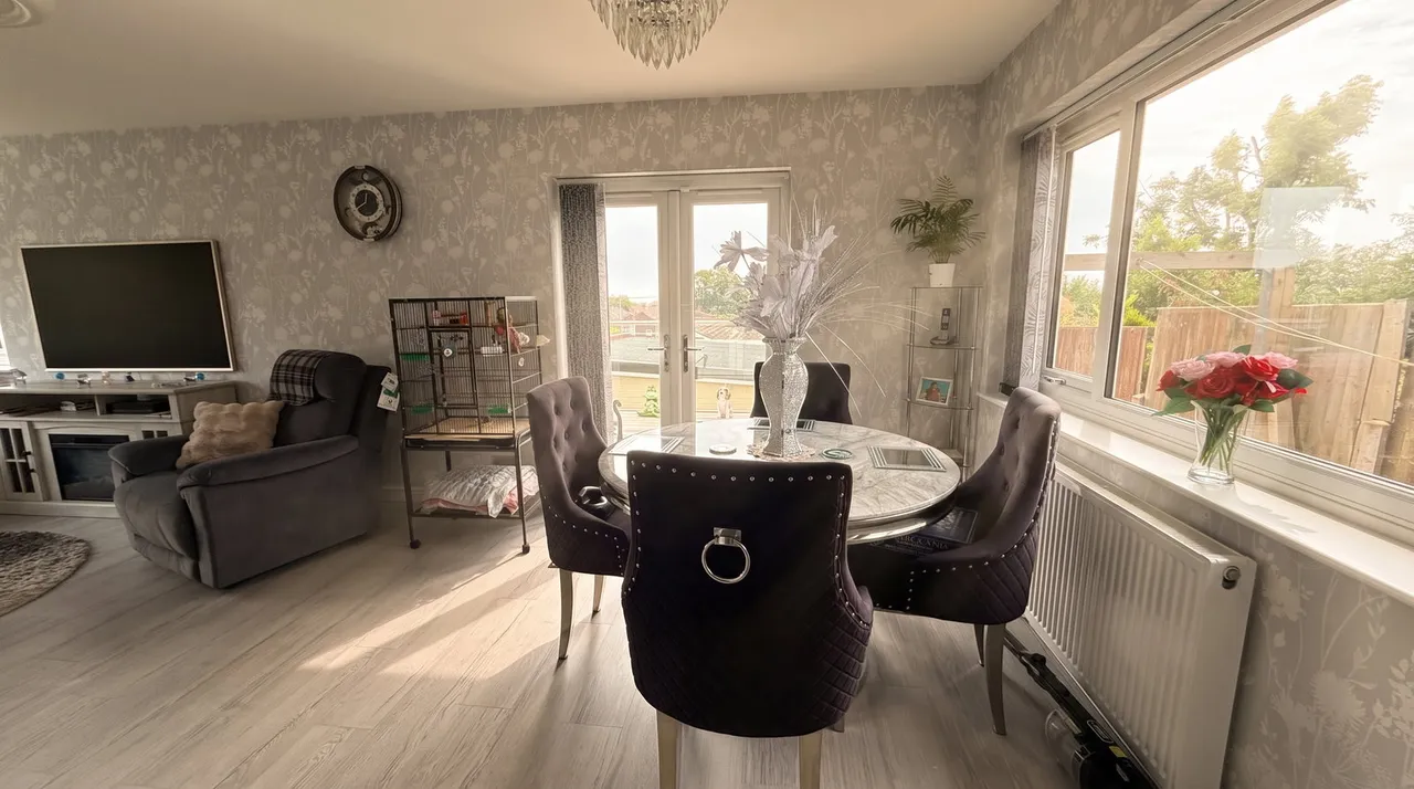 Over Spent over the past x4 years on this Bungalow in Whybornes Chase, Minster On Sea, ME12, photo 4