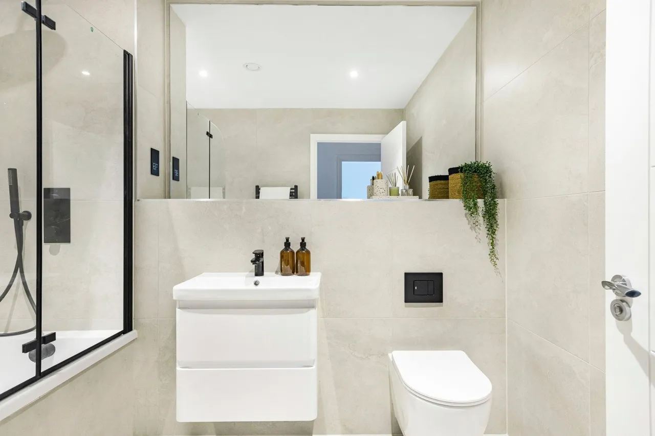 High Road, Leyton, E10, photo 8
